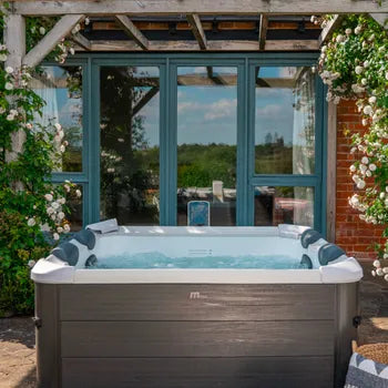 SPA OSLO + 8 FILTRES SPA Spa rigide MSPA 6 places 4 coussins hydromassages. 8 filtres et bâche incluse 160 cm x 65 cm